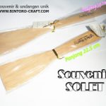 souvenir solet kayu murah