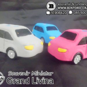 Souvenir Miniatur Grand Livina