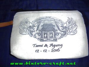souvenir pouch batik